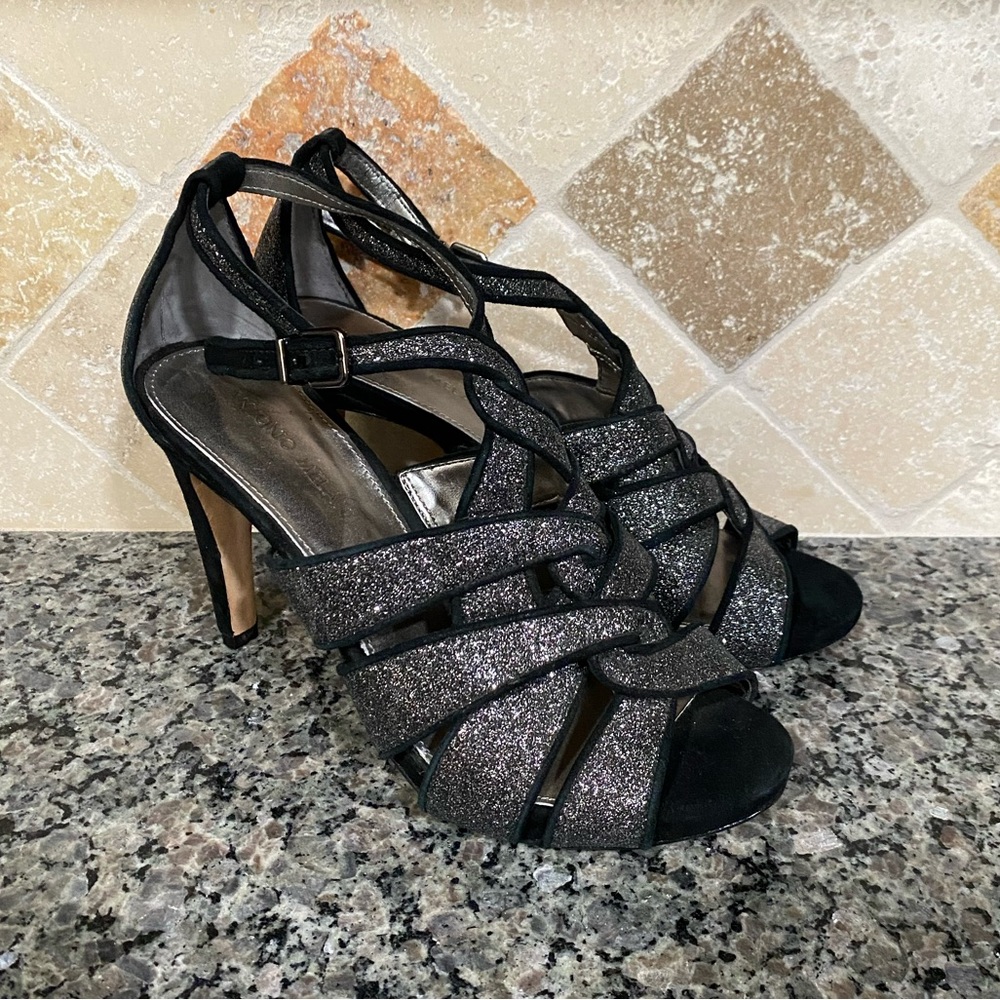 ANTONIO MELANI
Black glitter sparkle 4 inch heels in size 7.5 LIKE NEW